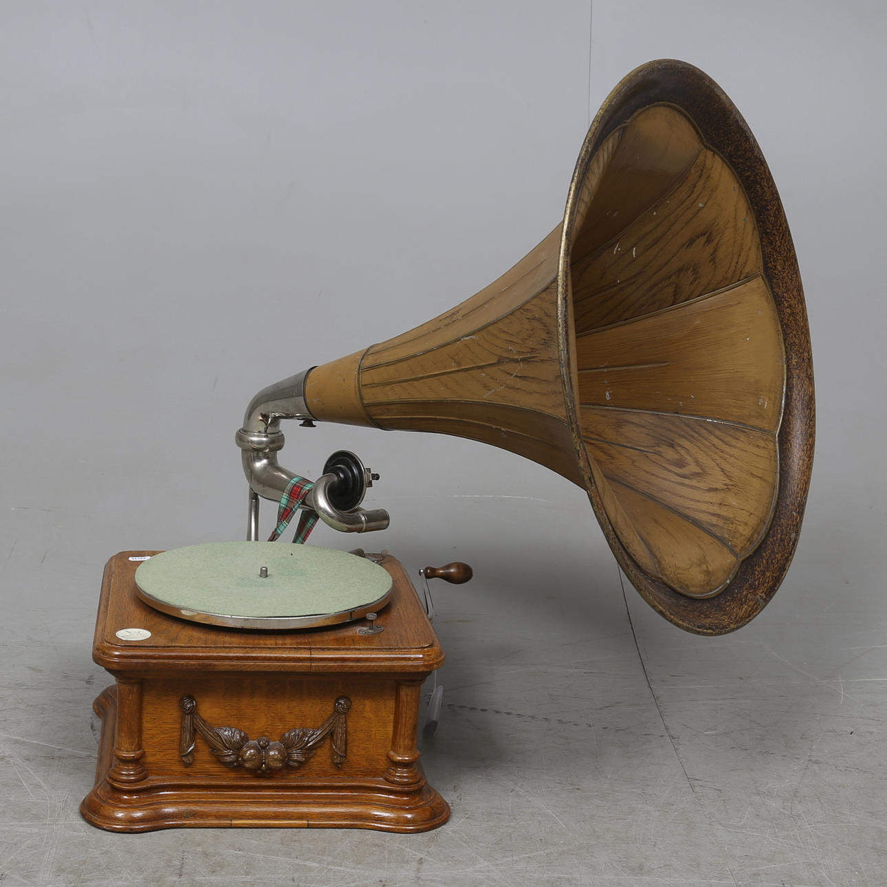 TRATTGRAMMOFON, Paillard, 1900-talets första hälft.