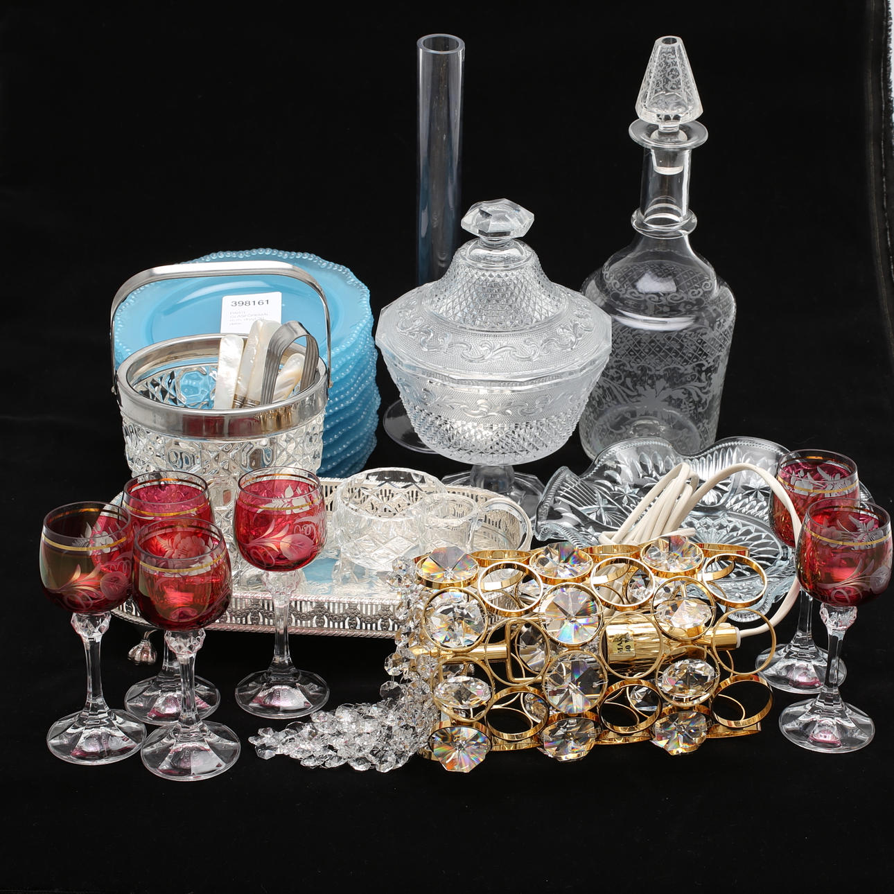 PARTI GLASFÖREMÅL m.m, drygt 30 delar.