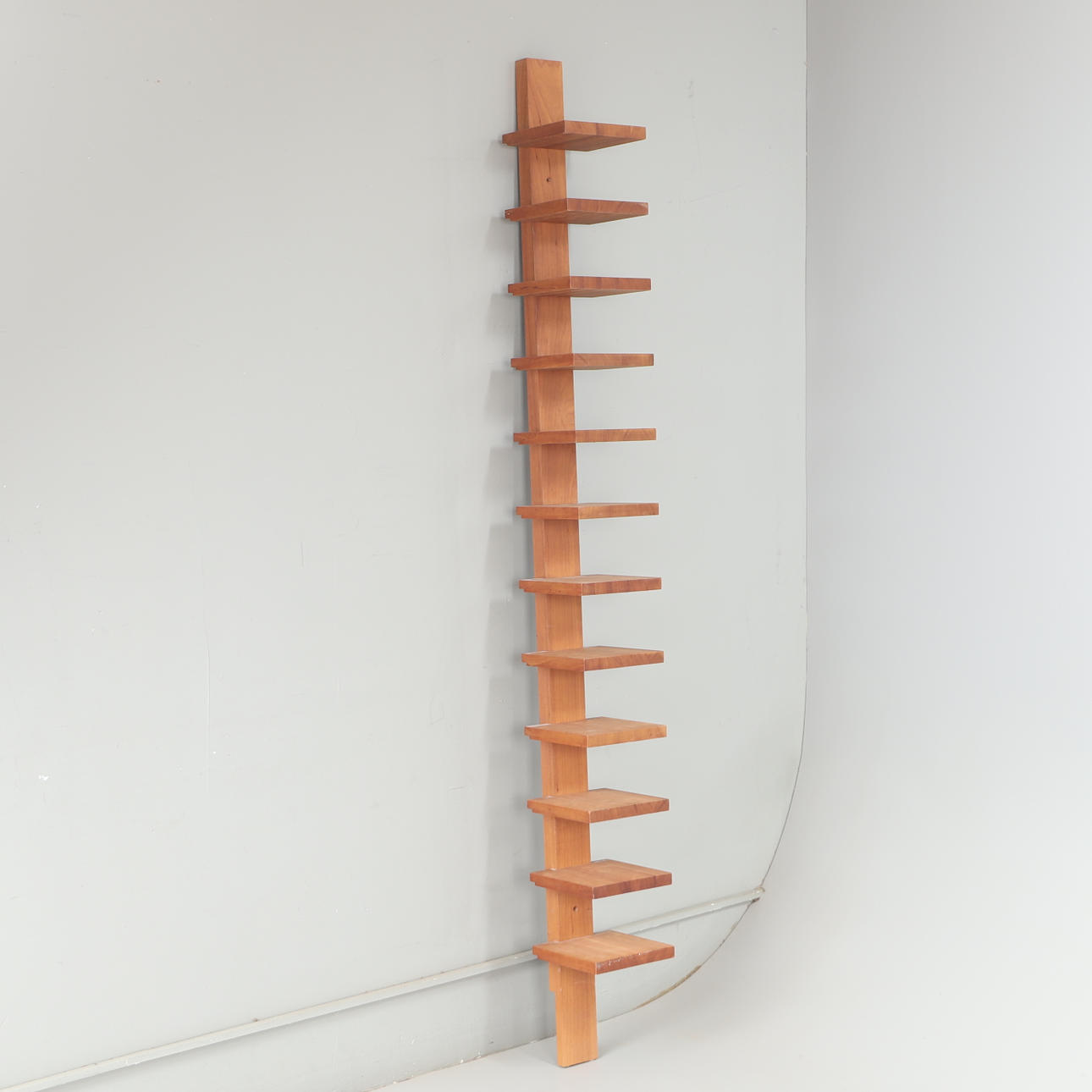 Wandregal, Modell Pilaster, Kirsche, 21. Jahrhundert.