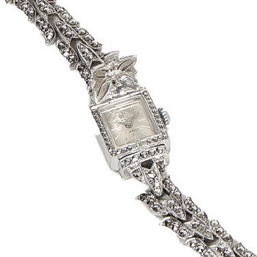 EINE BUCHERER COCKTAILUHR FÜR DAMEN.