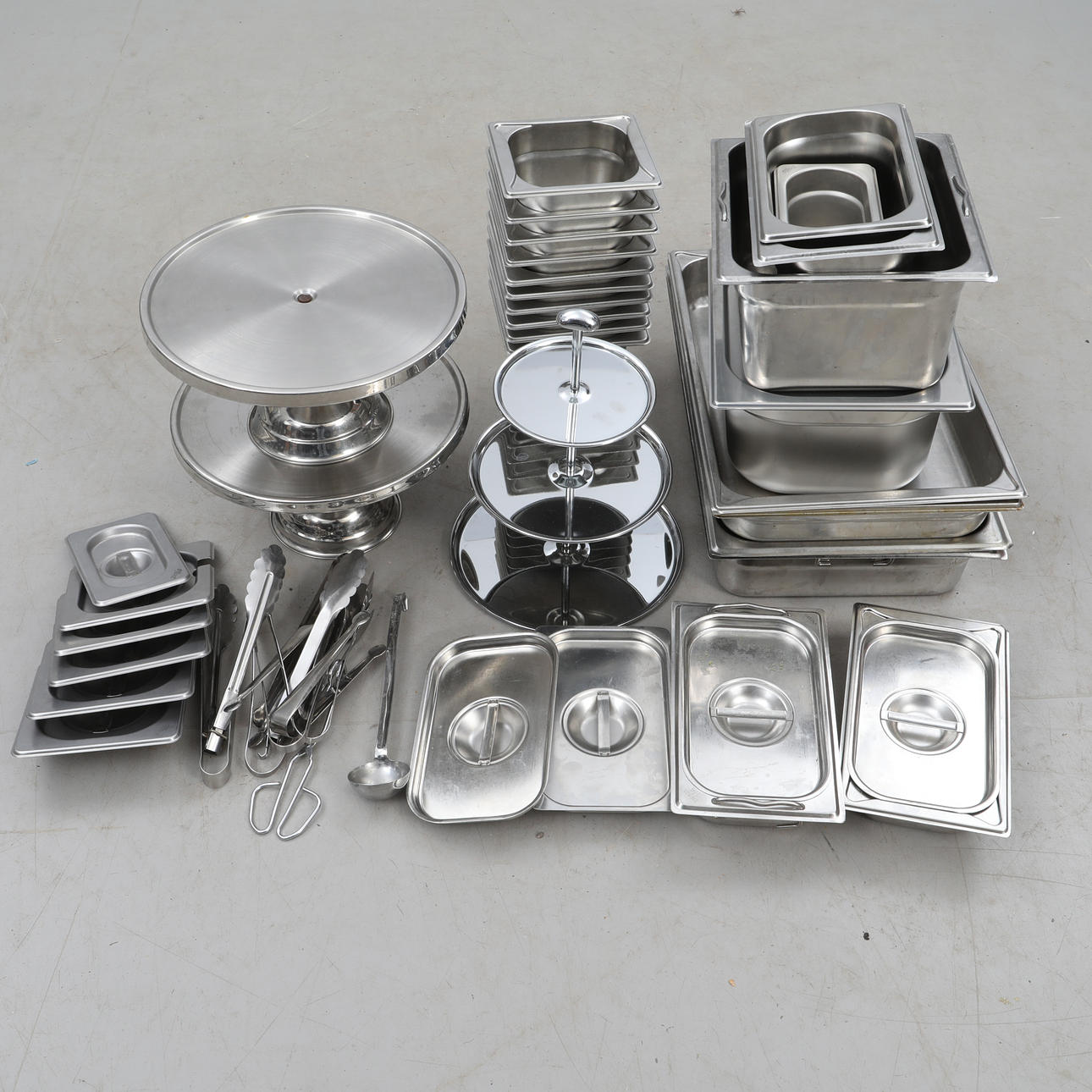 KANTINEN, Edelstahl, 46 Stück.