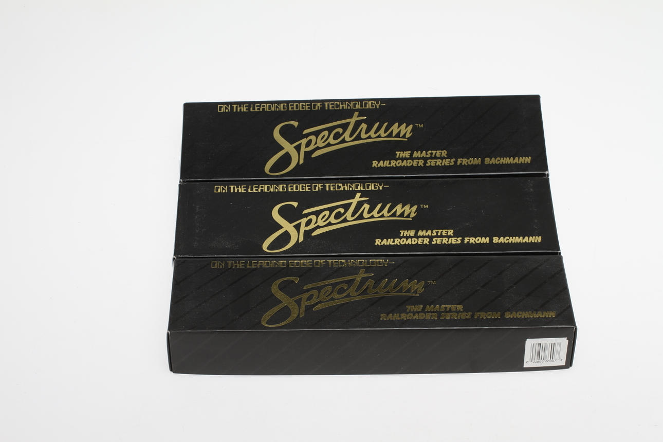MODELLTÅG BACHMANN SPECTRUM 3 diesellok i originalkartonger.