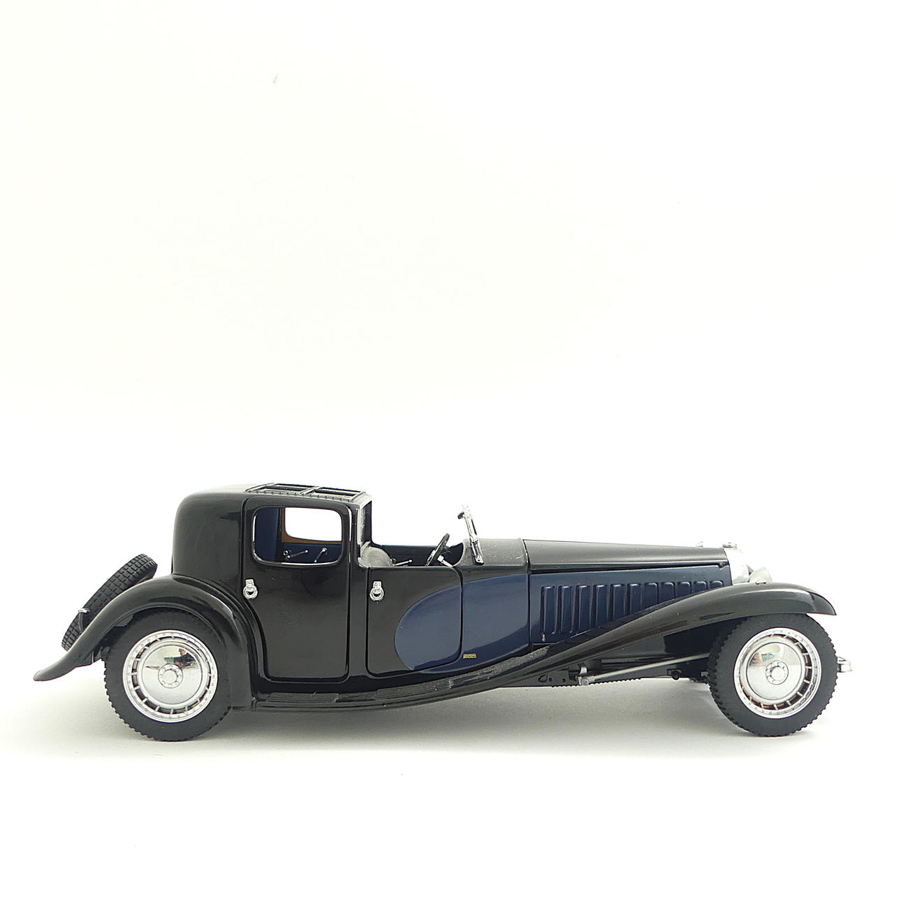 1931 Bugatti Type 41 Royale De Ville Blinder 1:16 by Franklin Mint