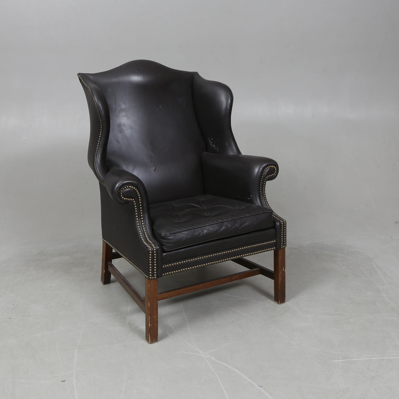 Lænestol, engelsk stil, 20. århundrede med øreklapper.