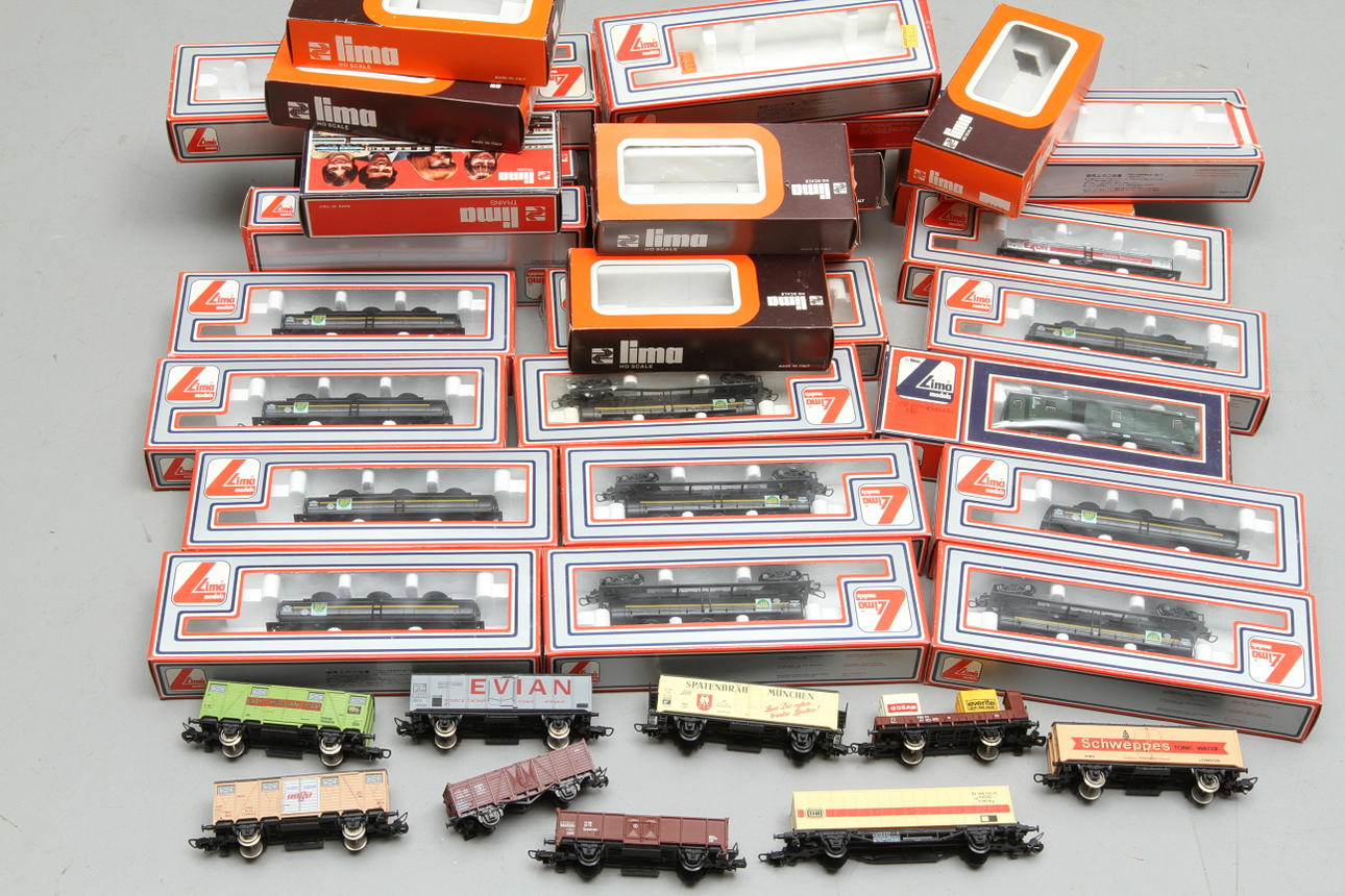 MODELLTÅG LIMA cirka 20 godsvagnar. Originalkartonger.