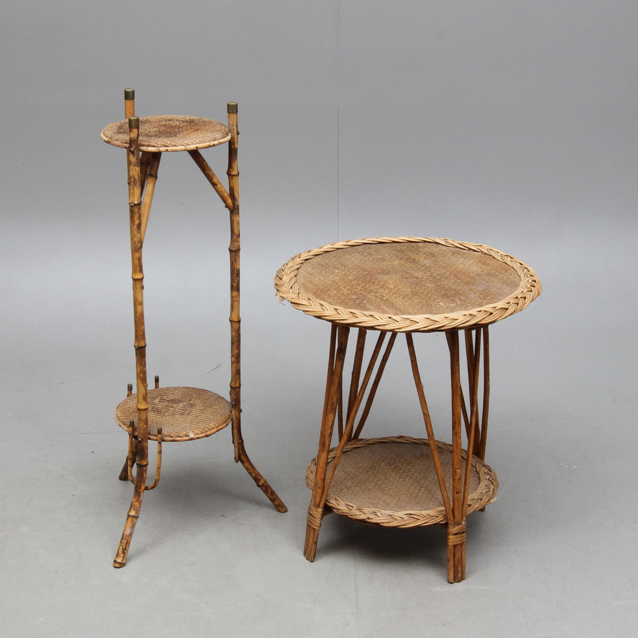 BORD, PIEDESTAL, rotting, 1900-tal.