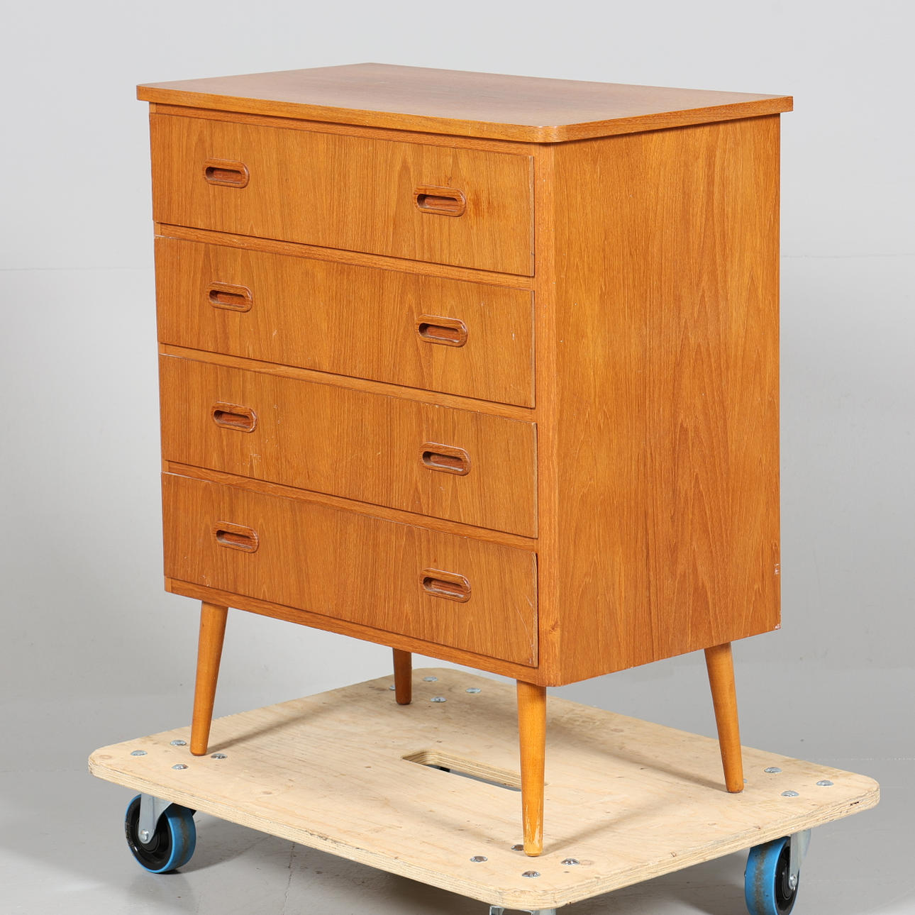 Una cómoda de Còmoda, 4 cajones, de teca.