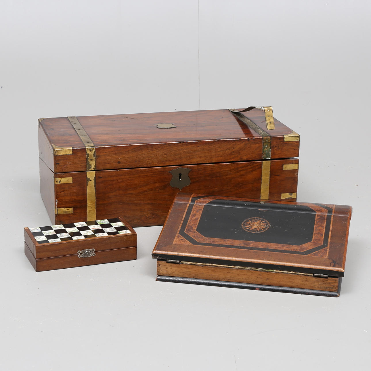 SKRIVPULPETER, 2 st, samt SCHACKSPEL, 1800/1900-tal.