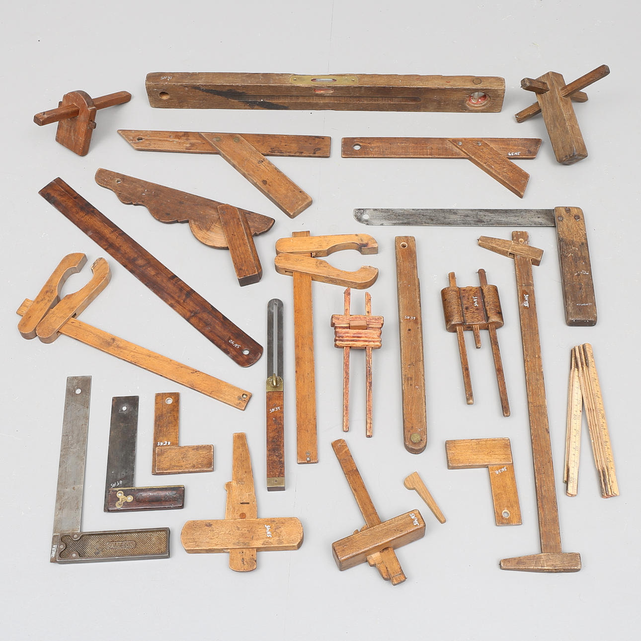 PARTI MÄTVERKTYG, VATTENPASS m. m, 1800/1900-tal.