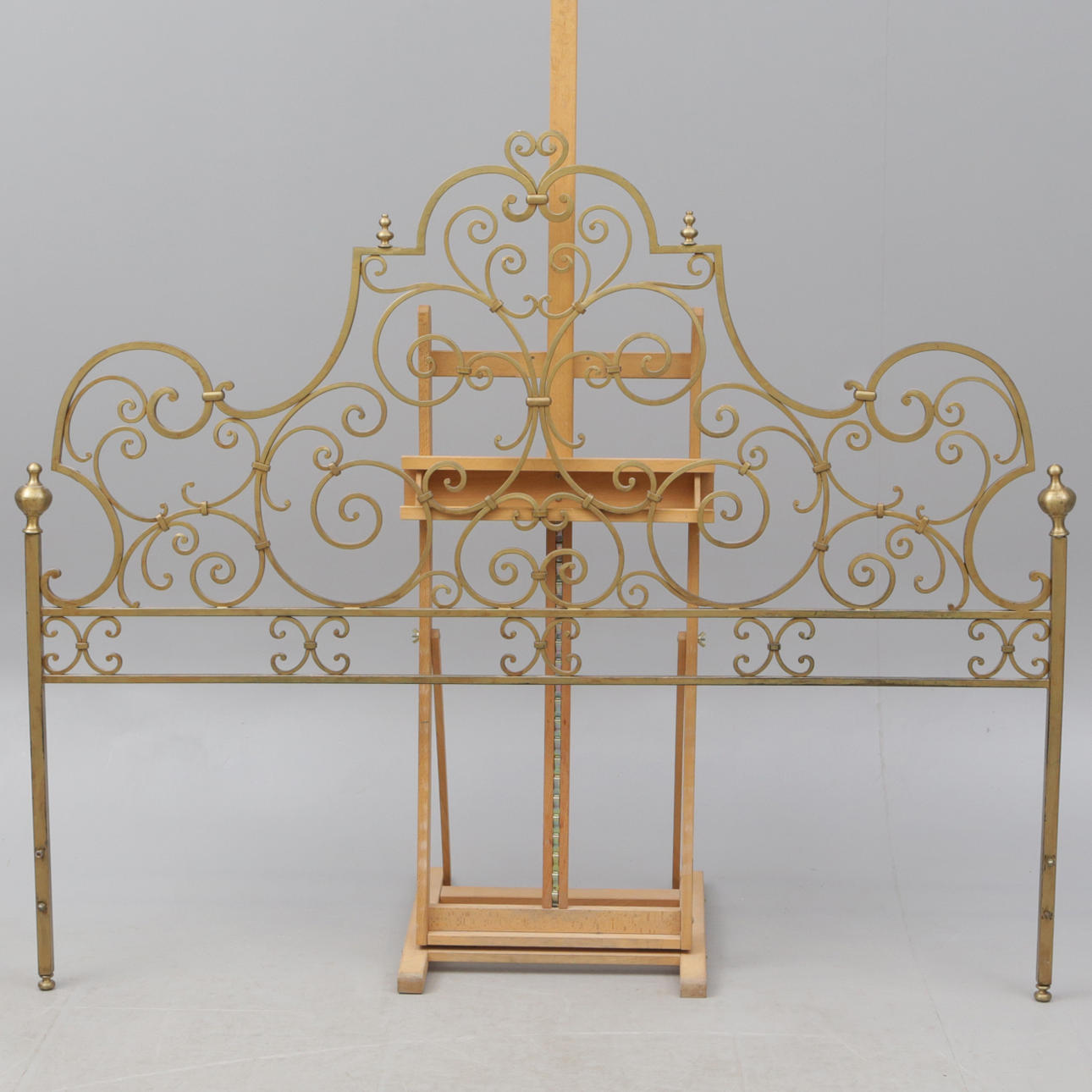 SÄNGGAVEL, metall, 1900-tal.