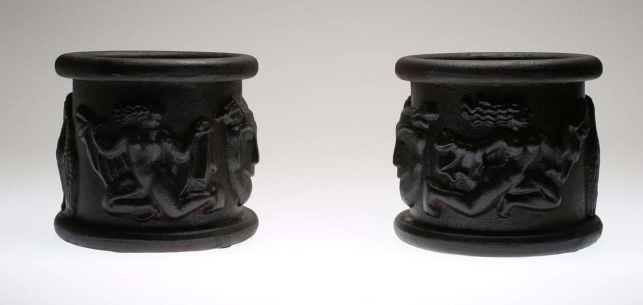 ANNA PETRUS. Trädgårdsurnor, ett par, gjutjärn, "Blomkruka Nr 1", Näfveqvarns bruk.