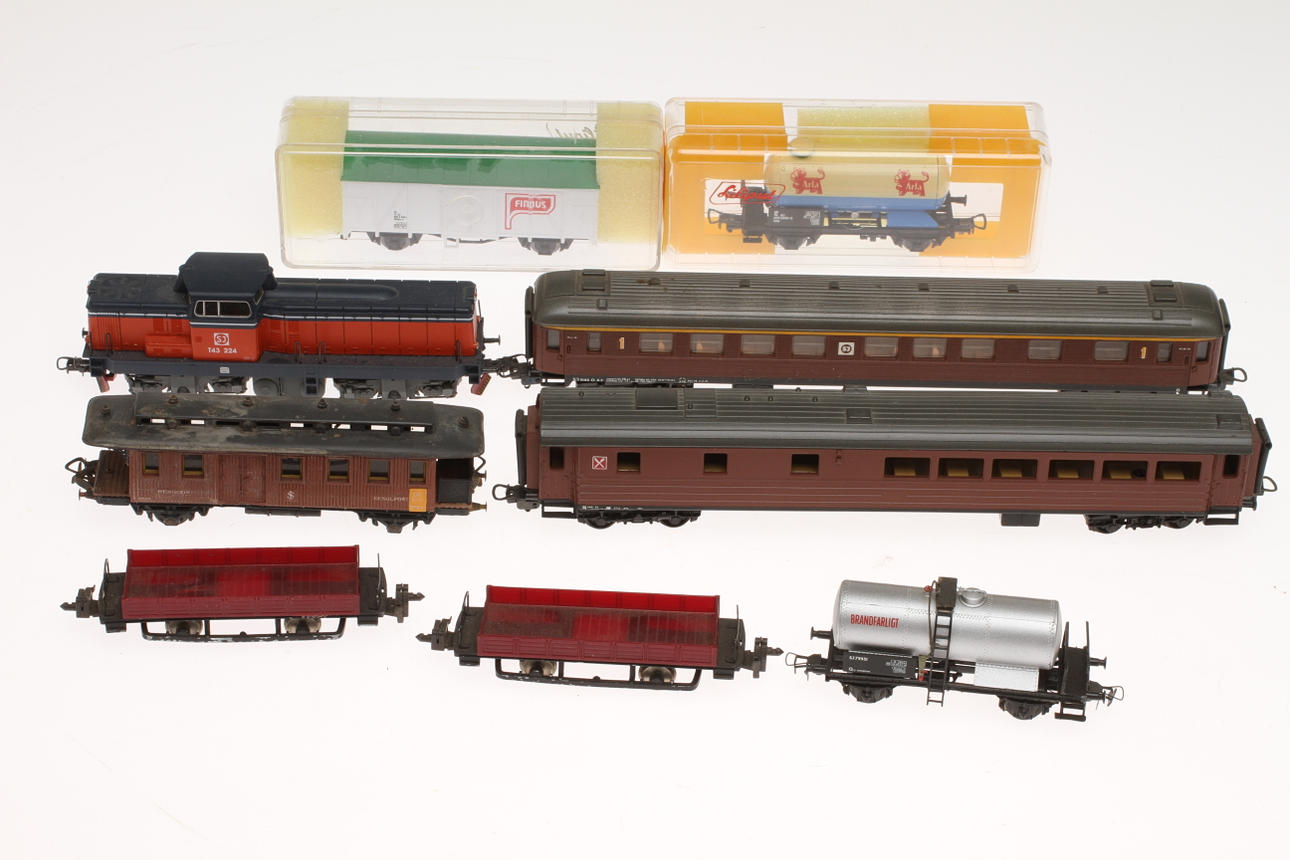 MODELLTÅG diesellok T43 och 7 vagnar LIMA, Liliput, Pocher, Hamo, Delvis originalkartong.