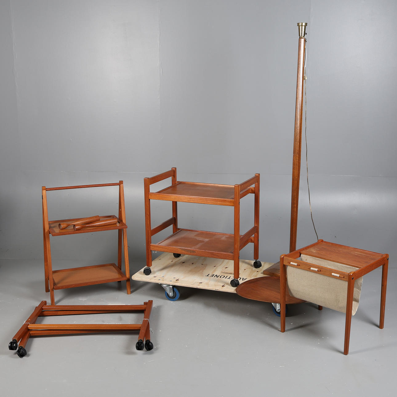 OLIKA DELAR AV DANSKA TEAKMÖBLER (ANTAL).