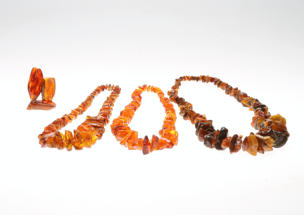 HALSBAND, 3 st, bärnsten, 1900-tal.