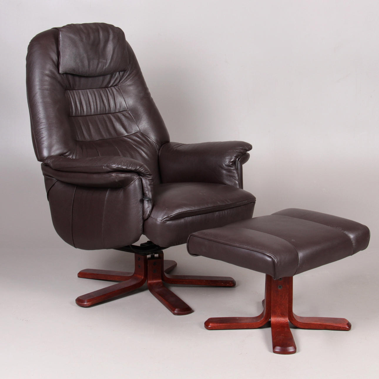 FÅTÖLJ, med fotpall, ställbar, 1900-talets sista kvartal.