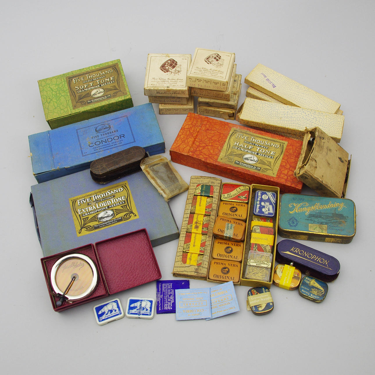 STIFT, FJÄDRAR M.M. tillbehör till 78-varvs spelare.