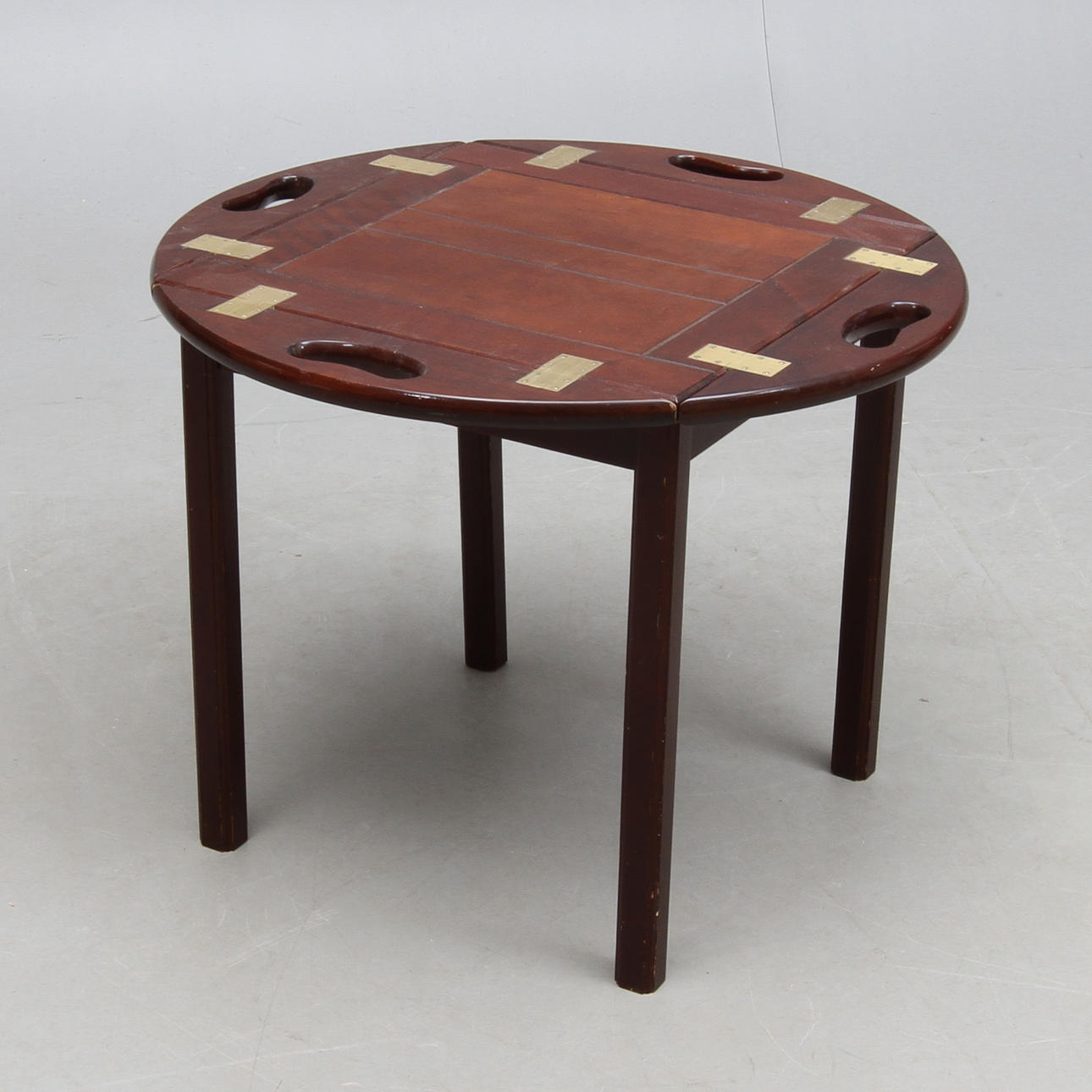 BORD, s k "Butlers Tray", 1900-talets andra hälft.