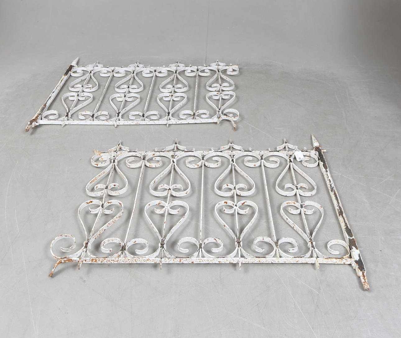 STAKET, 4 delar, smide, bemålade.