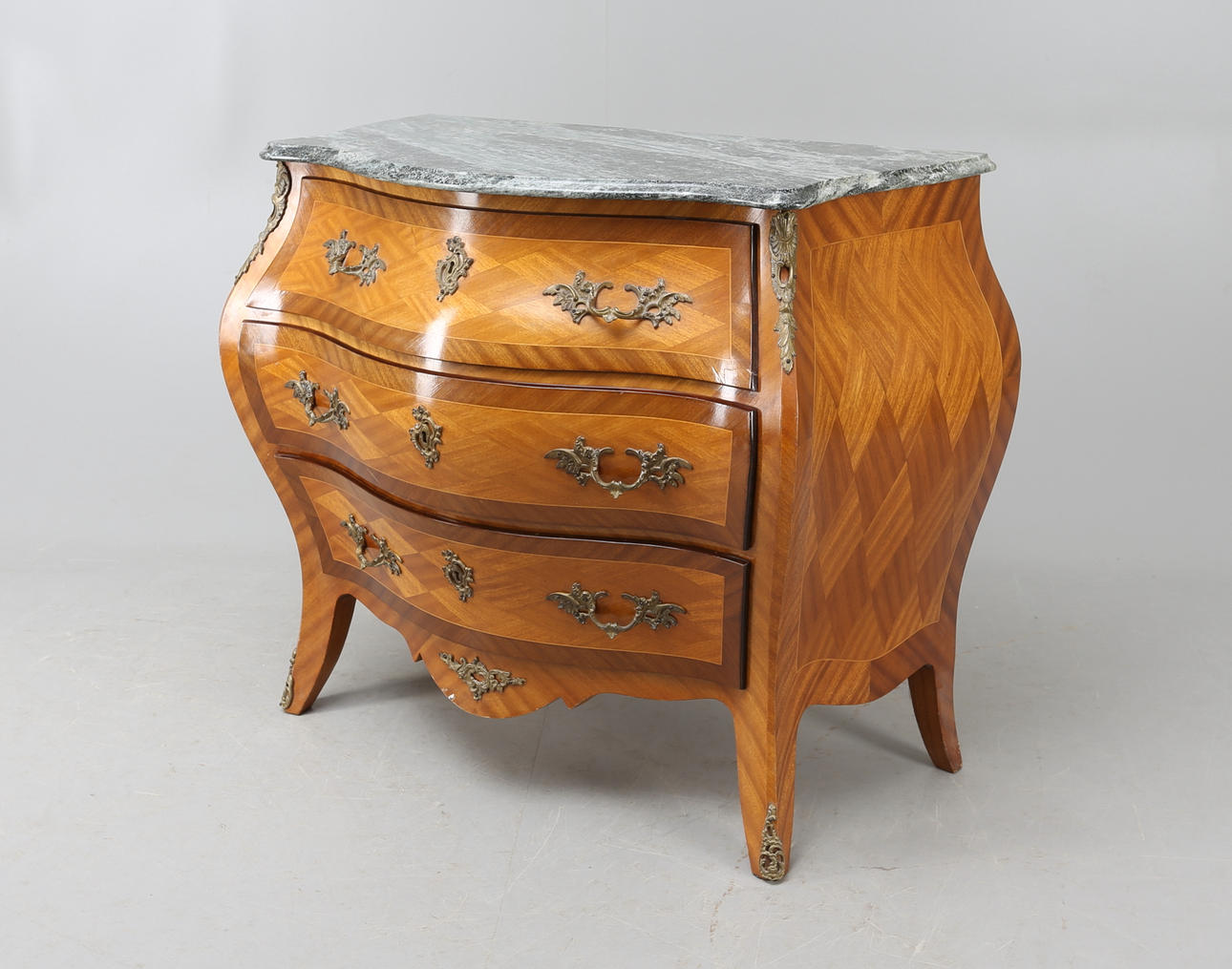 BYRÅ, rokokostil, 1900-talets senare hälft.