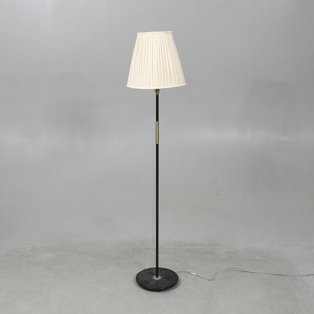 A 1950s/60s floor lamp.