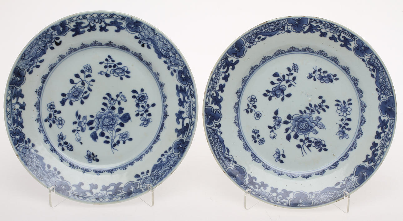 TALLRIKAR 2 st, kompaniporslin, Kina, 1700-tal.