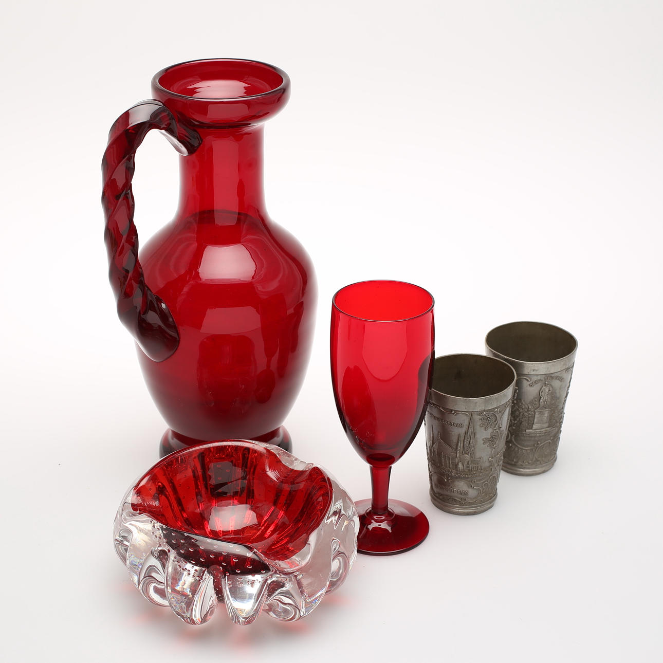 GLASFÖREMÅL, 3 st bland annat Reijmyre och 2 BÄGARE, tenn.