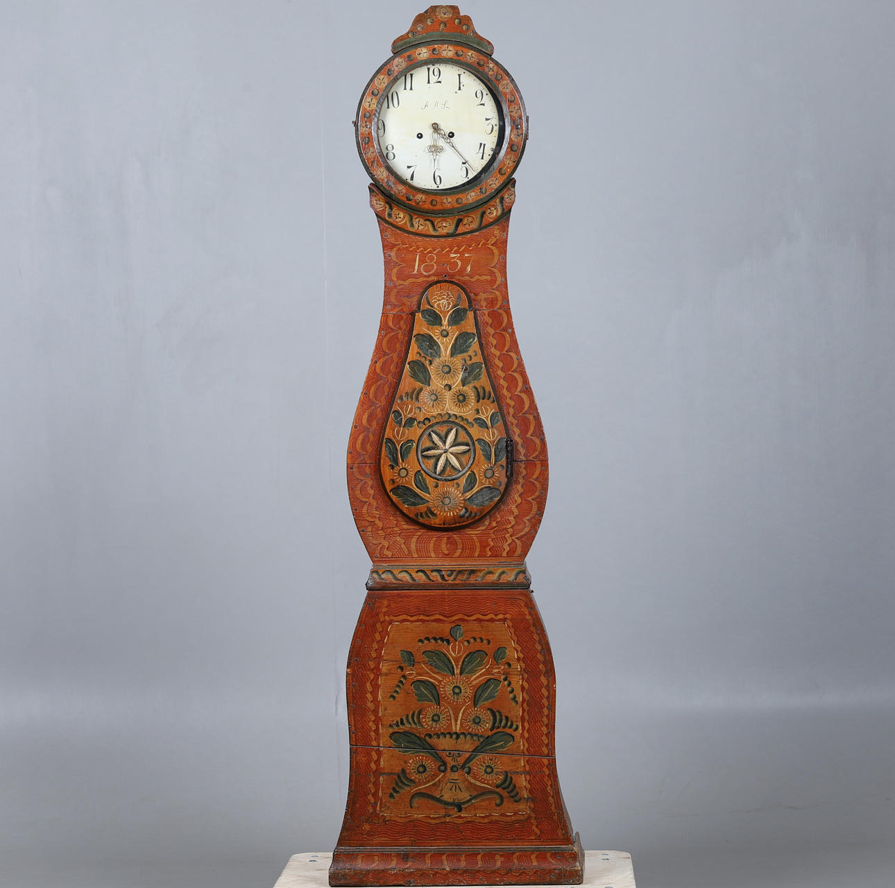 MORAKLOCKA, 1800-TAL, BEMÅLAD FURU.