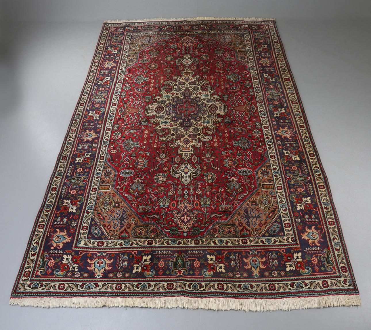 MATTA, 195 x 300 cm.