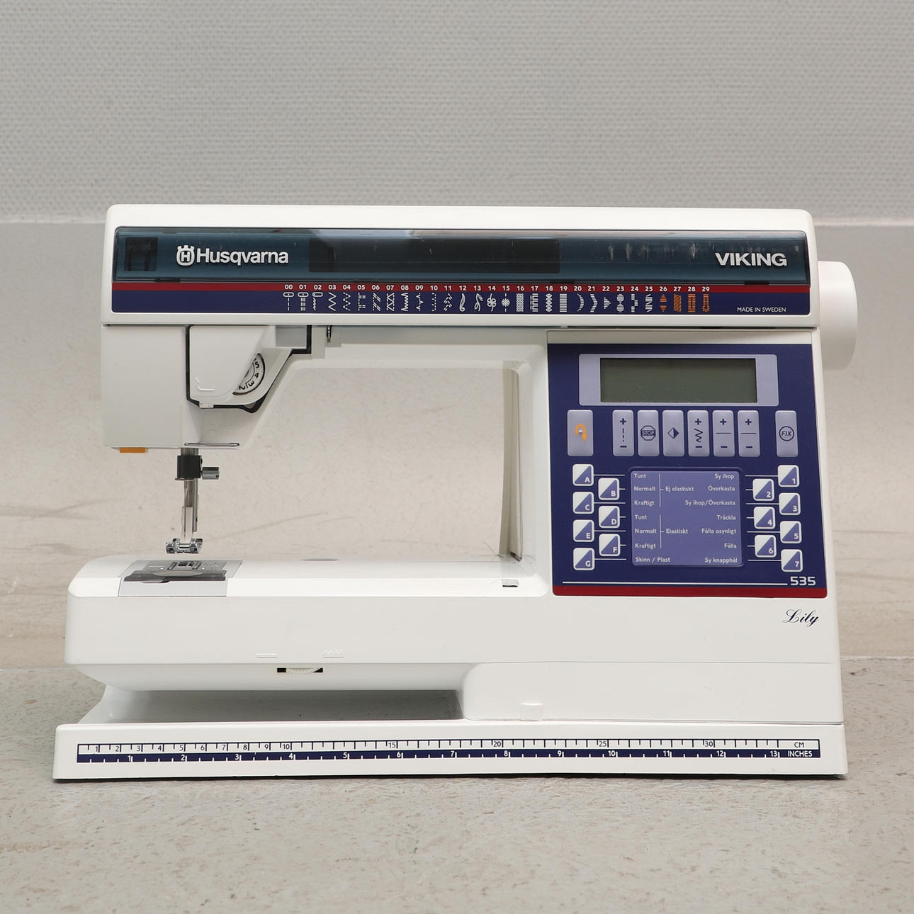 SEWING MACHINE, Husqvarna Viking, 535 Lily.