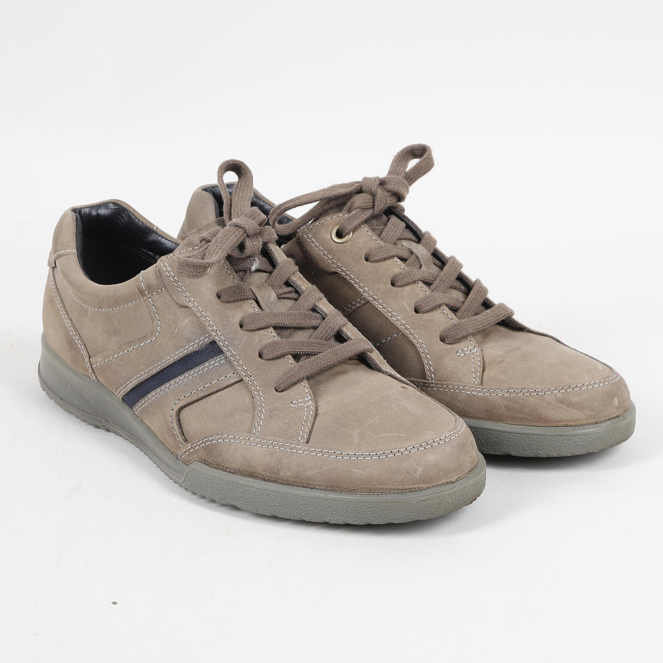 Et par Ecco sko, str. 43, med skoblok.