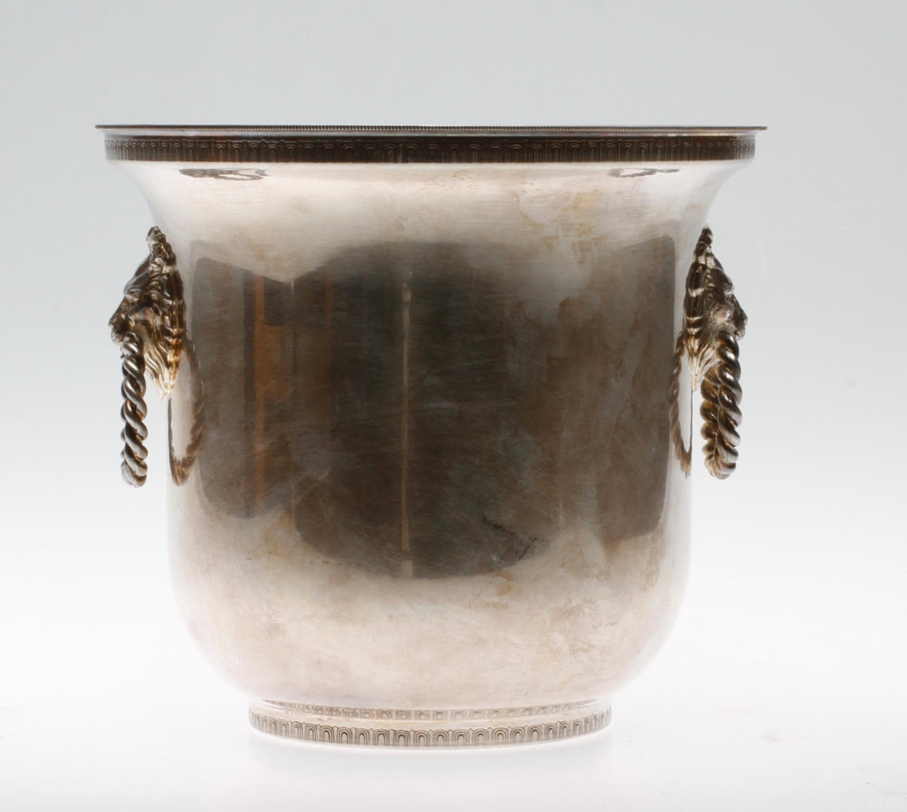 VINKYLARE, vitmetall 1900-tal.