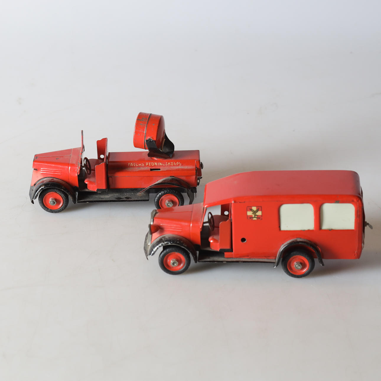 STRÅLKASTARBIL & AMBULANS, plåt, Tekno, Danmark.