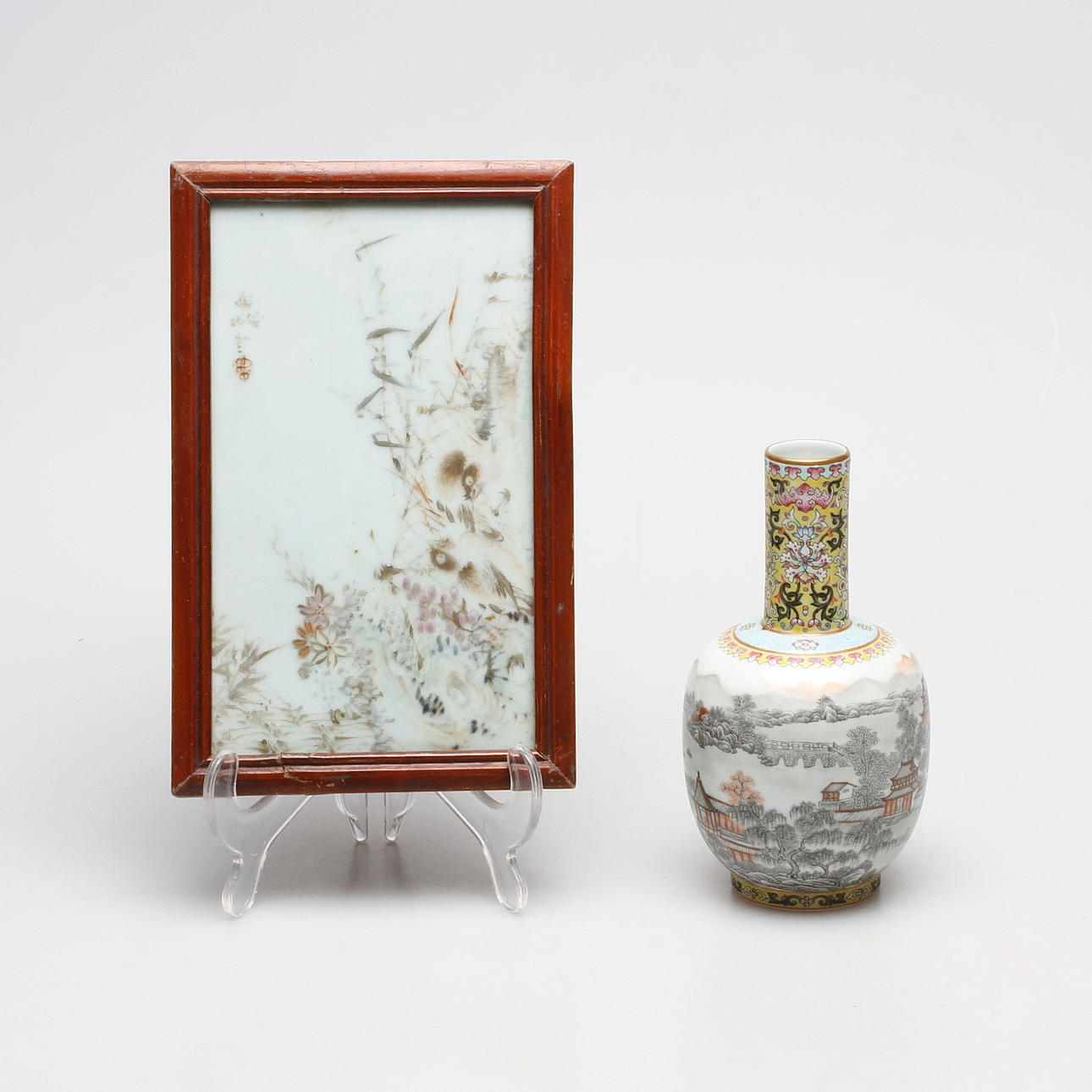 DEKORELEMENT och VAS, porslin, Kina.