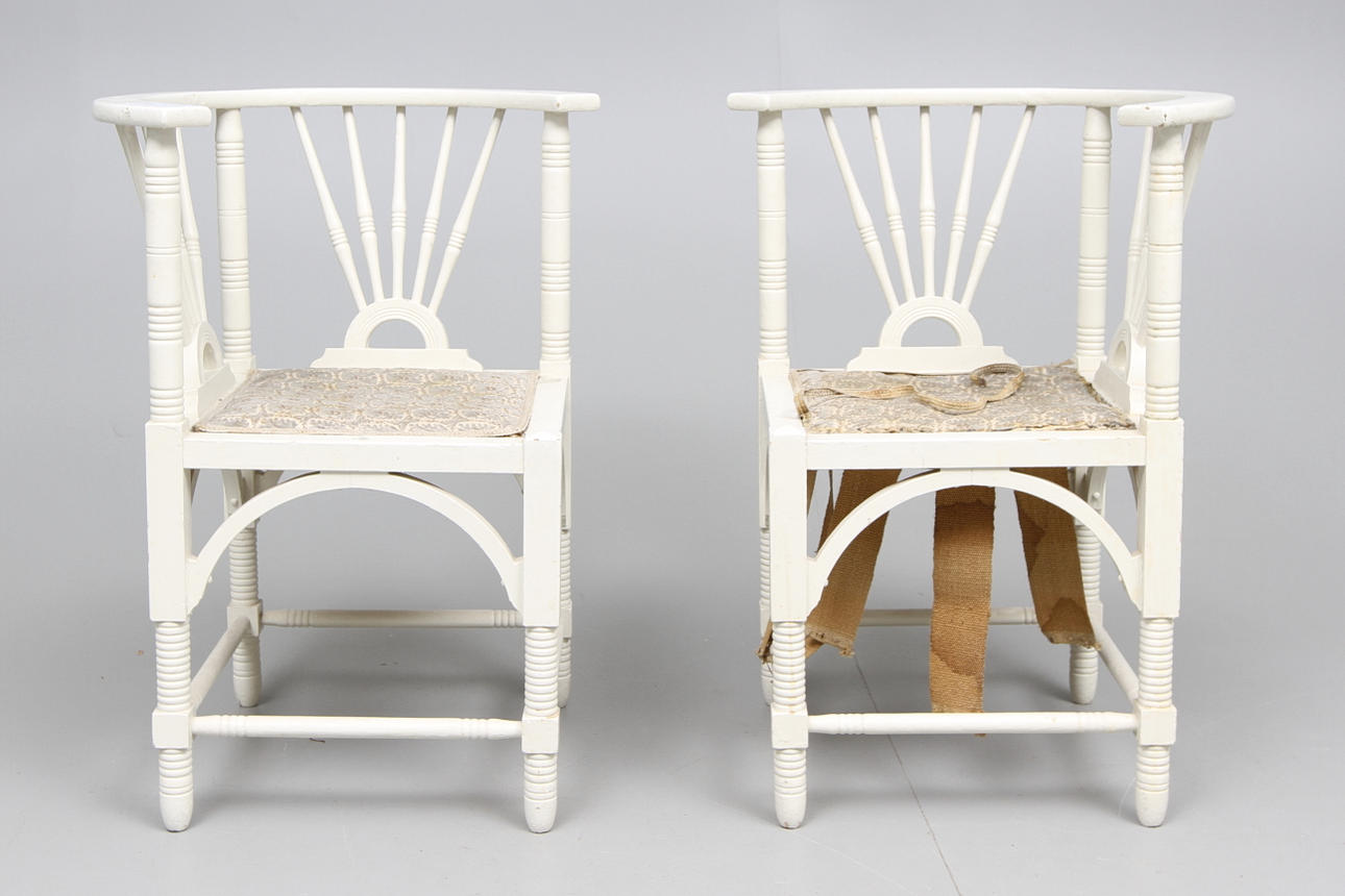 HÖRNSTOLAR, ett par, 1900-talets första kvartal.