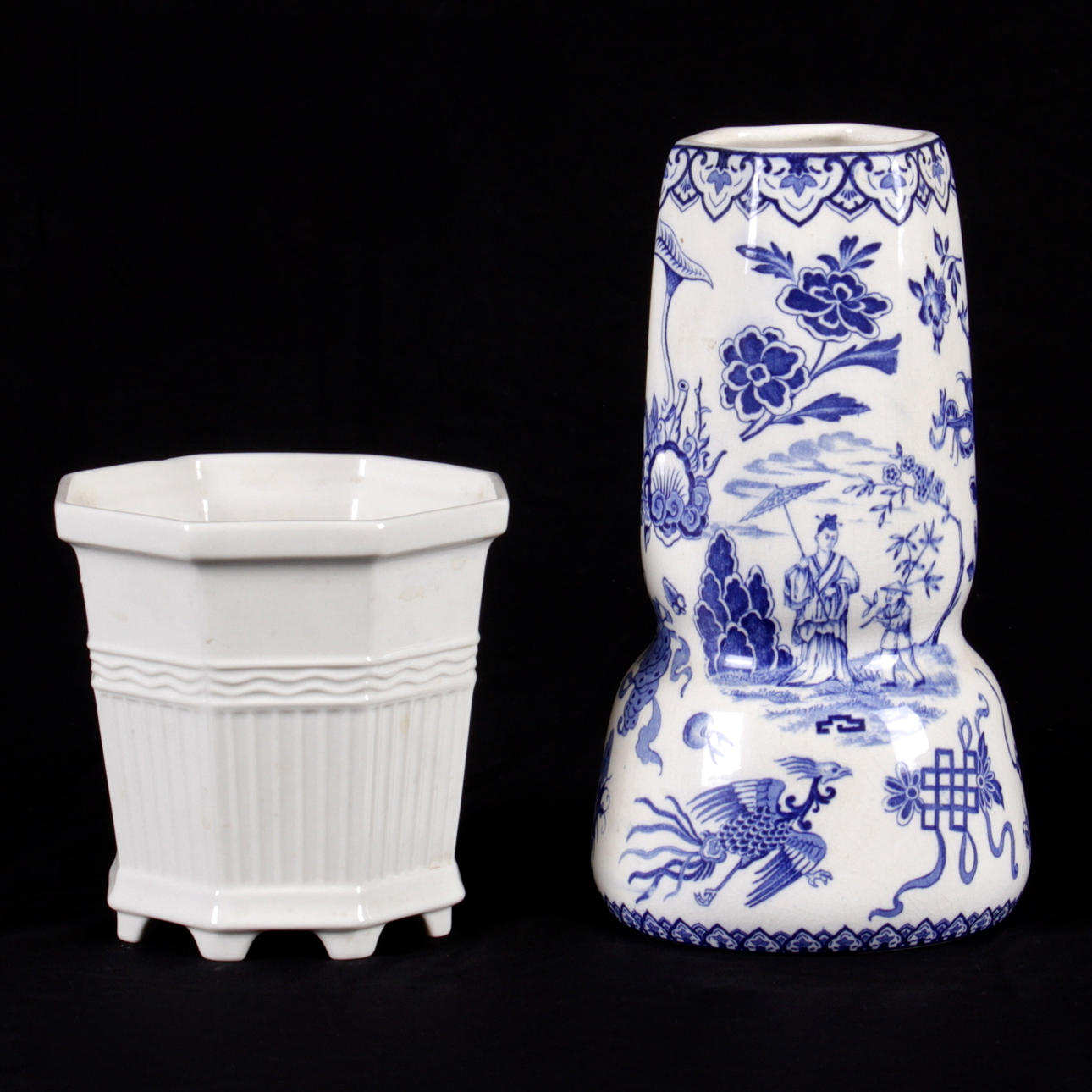 VAS, samt ytterfoder, porslin, "Waldemarsudde" samt "Shanghai", Rörstrand samt Gustavsberg.