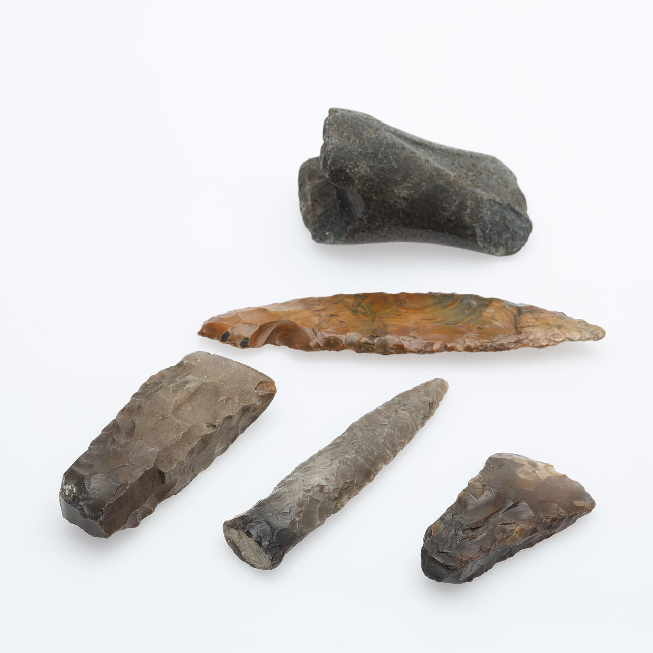 FLINTOBJEKTER 5 stk., neolitisk.