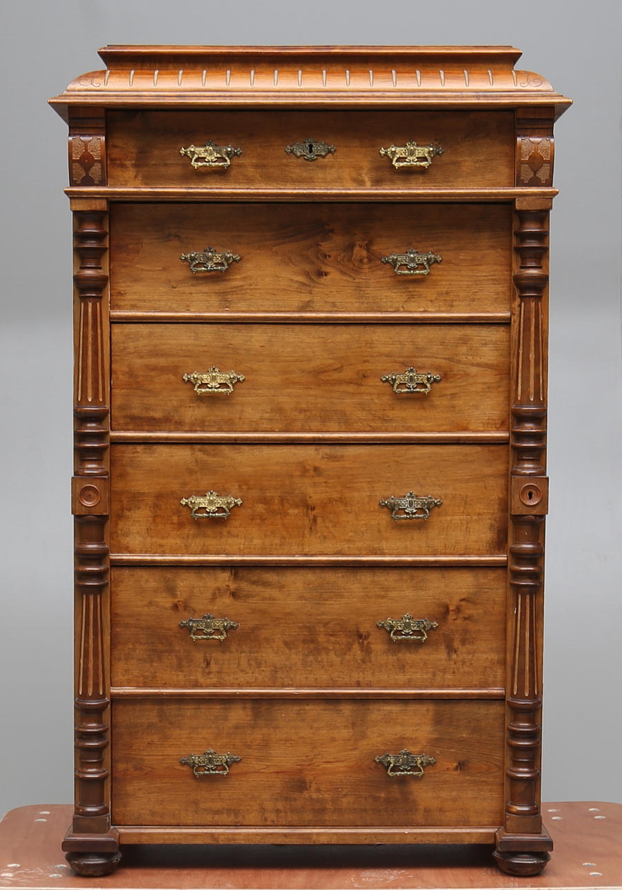 HERRBYRÅ, valnöt, nyrenässans, 1800-tal.