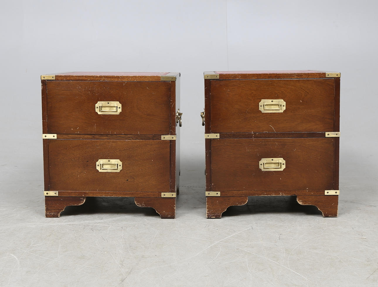 NATTDUKSBORD, ett par, 1900-tal.