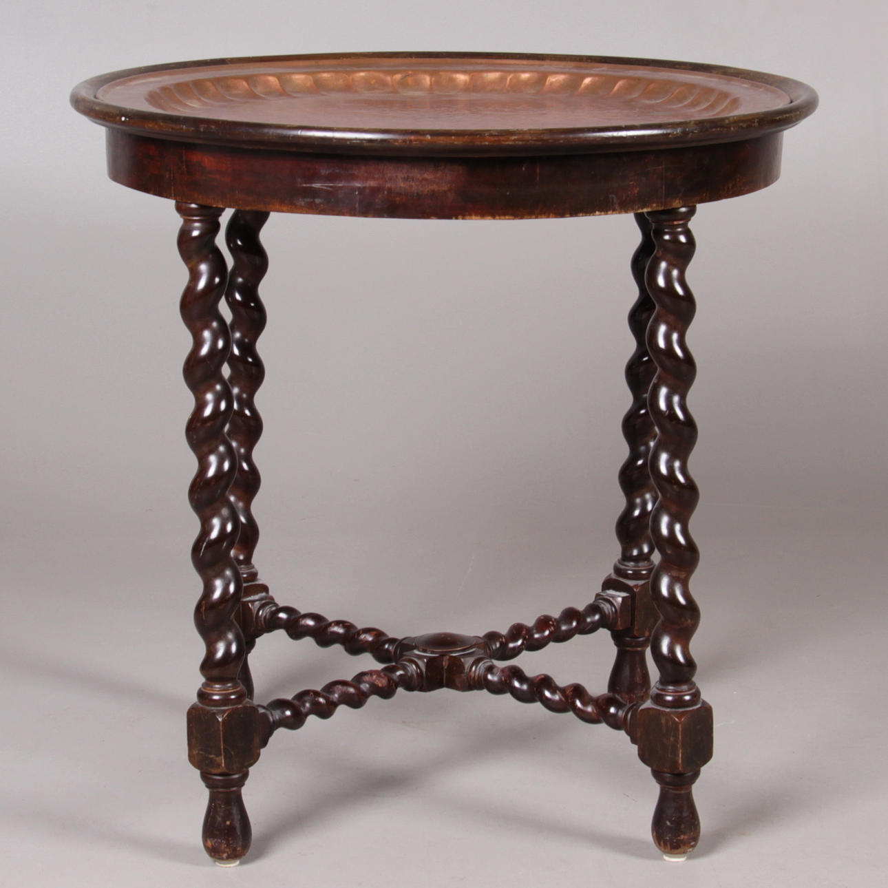 RÖKBORD, med kopparbricka, 1900-talets första hälft.