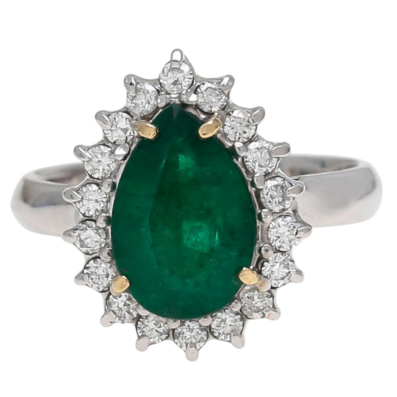 Smaragdi- ja timanttisormus.