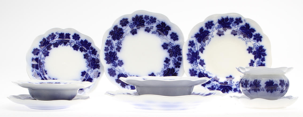 DELAR TILL MATSERVIS. 33 delar, "Vinranka", Gefle, Arthur Percy.