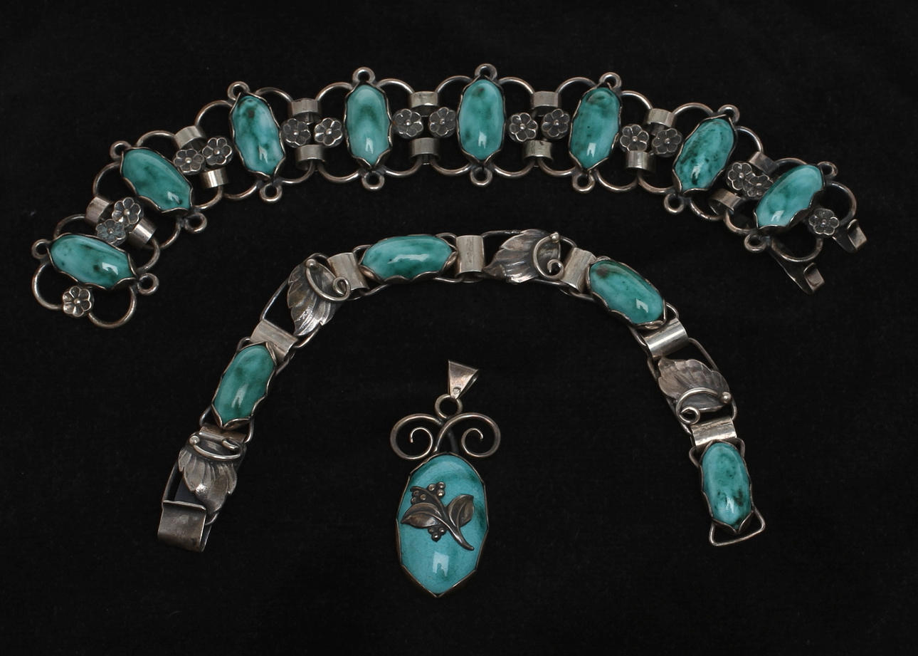 SMYCKEN, 3 delar, silver med grön keramikdekor, Göteborg 1949.