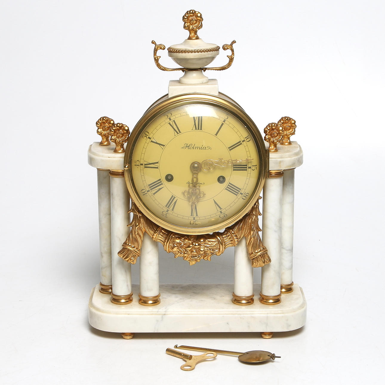 BORDSPENDYL, marmor samt mässing, empirestil, Holmia, Stockholm, 1900-tal.