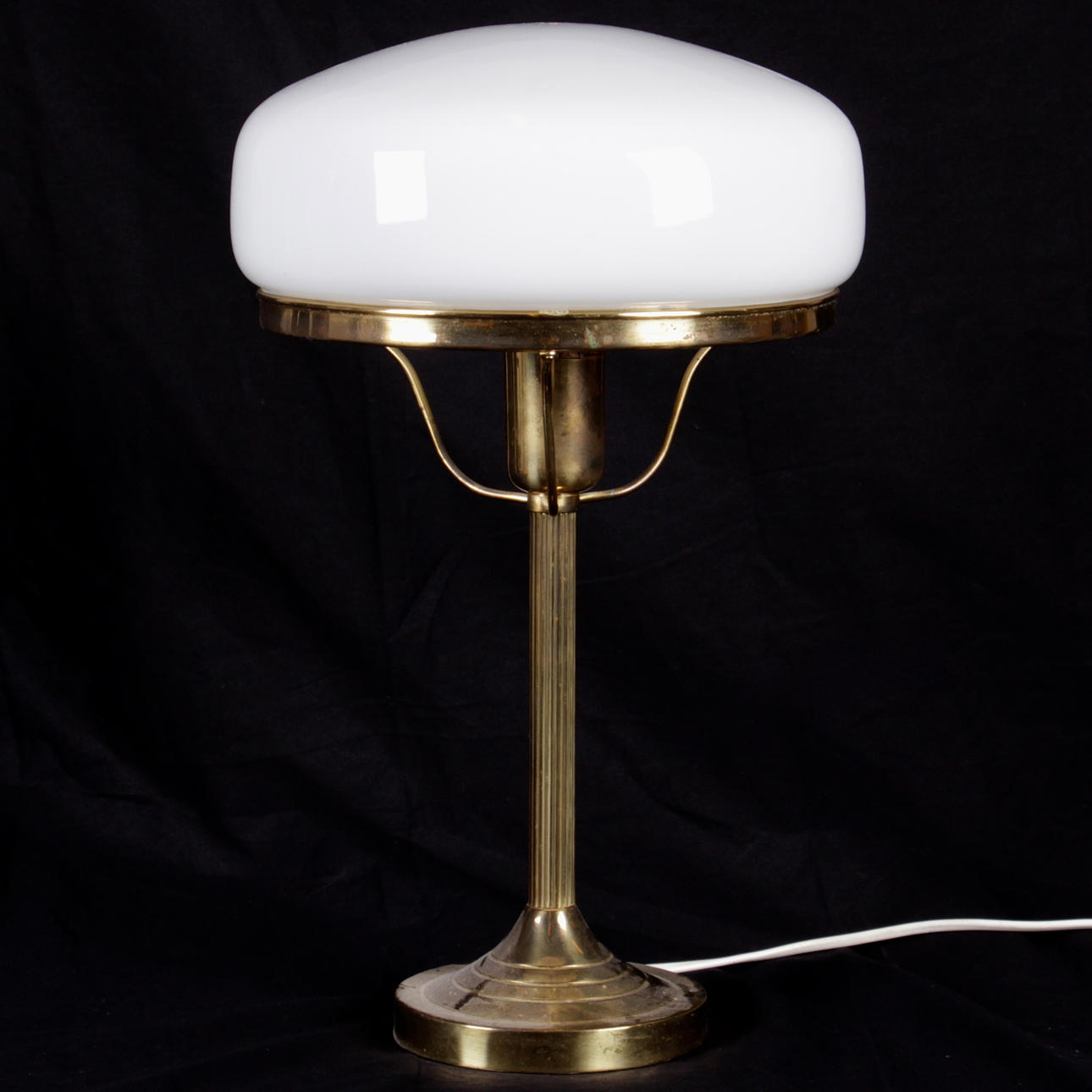 BORDSLAMPA, mässing och glas, Strindbergsmodell, Karlskrona Lampfabrik, 900-tal.