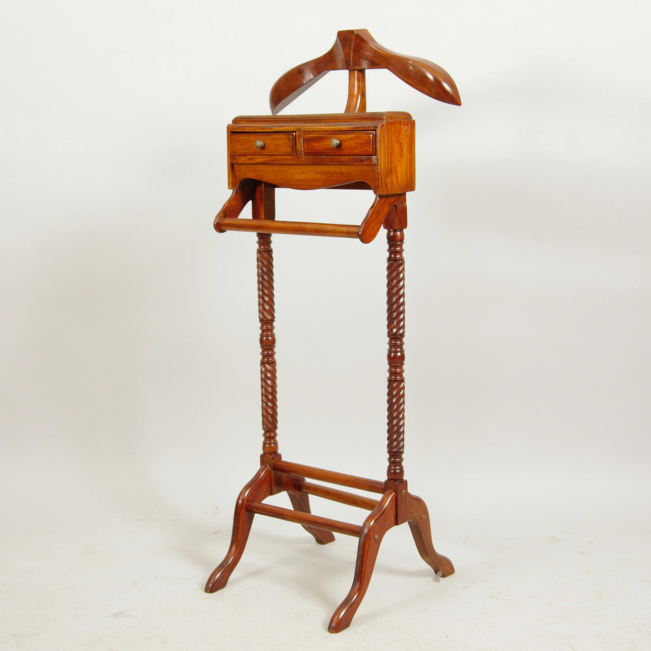 HERRBETJÄNT, mahognybetsad, samtida.