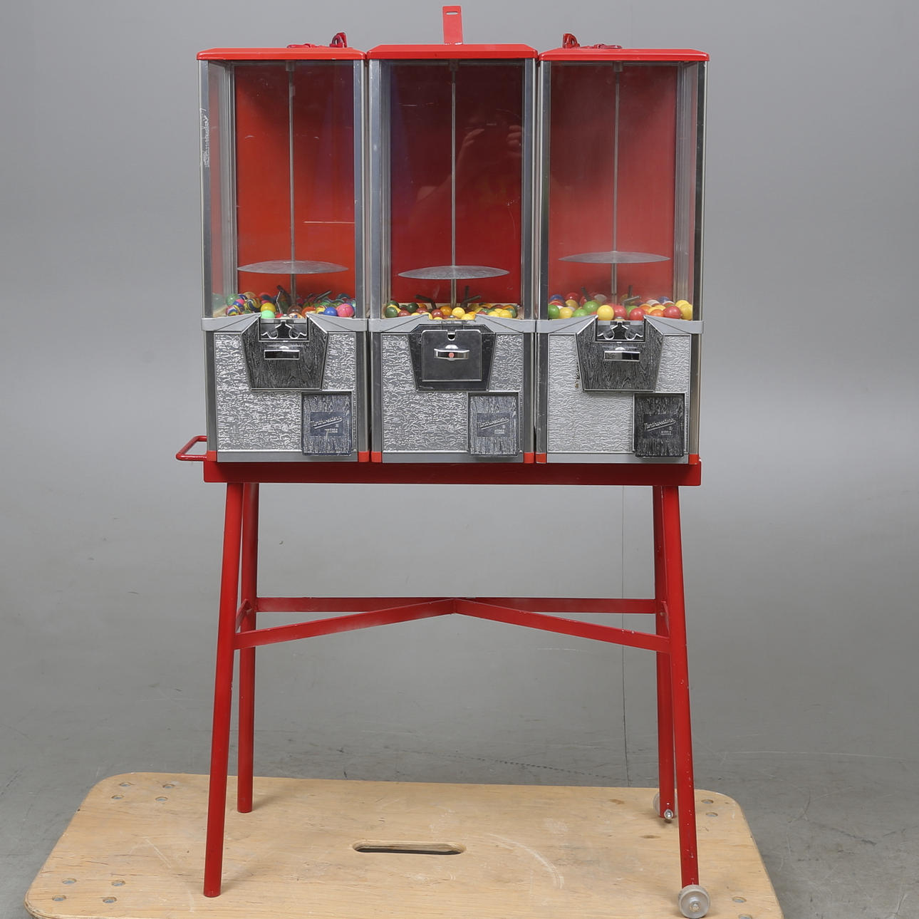 TUGGUMMIAUTOMAT, tredelad. North Western.