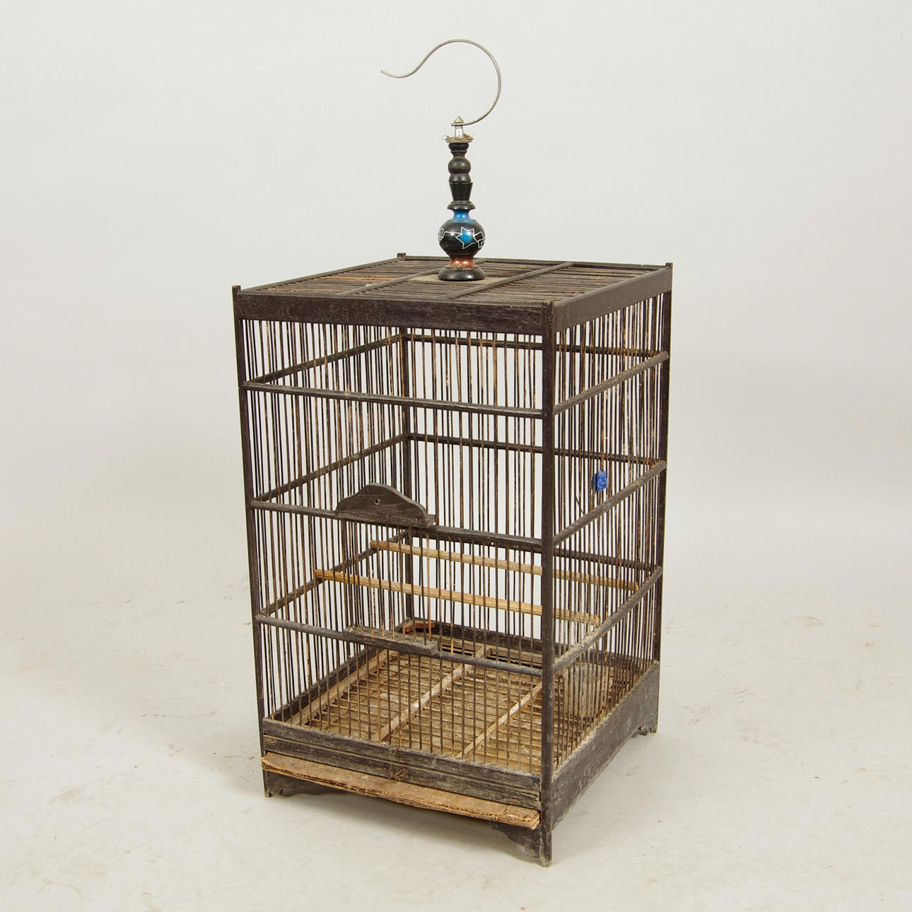 FÅGELBUR, trä/metall, samtida.