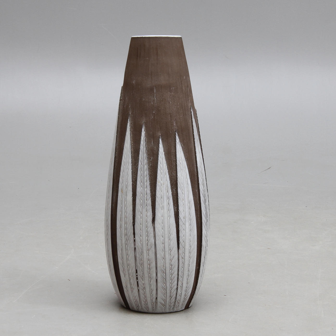 GOLVVAS, keramik, "Paprika", Anna-Lisa Thomson för Upsala-Ekeby.