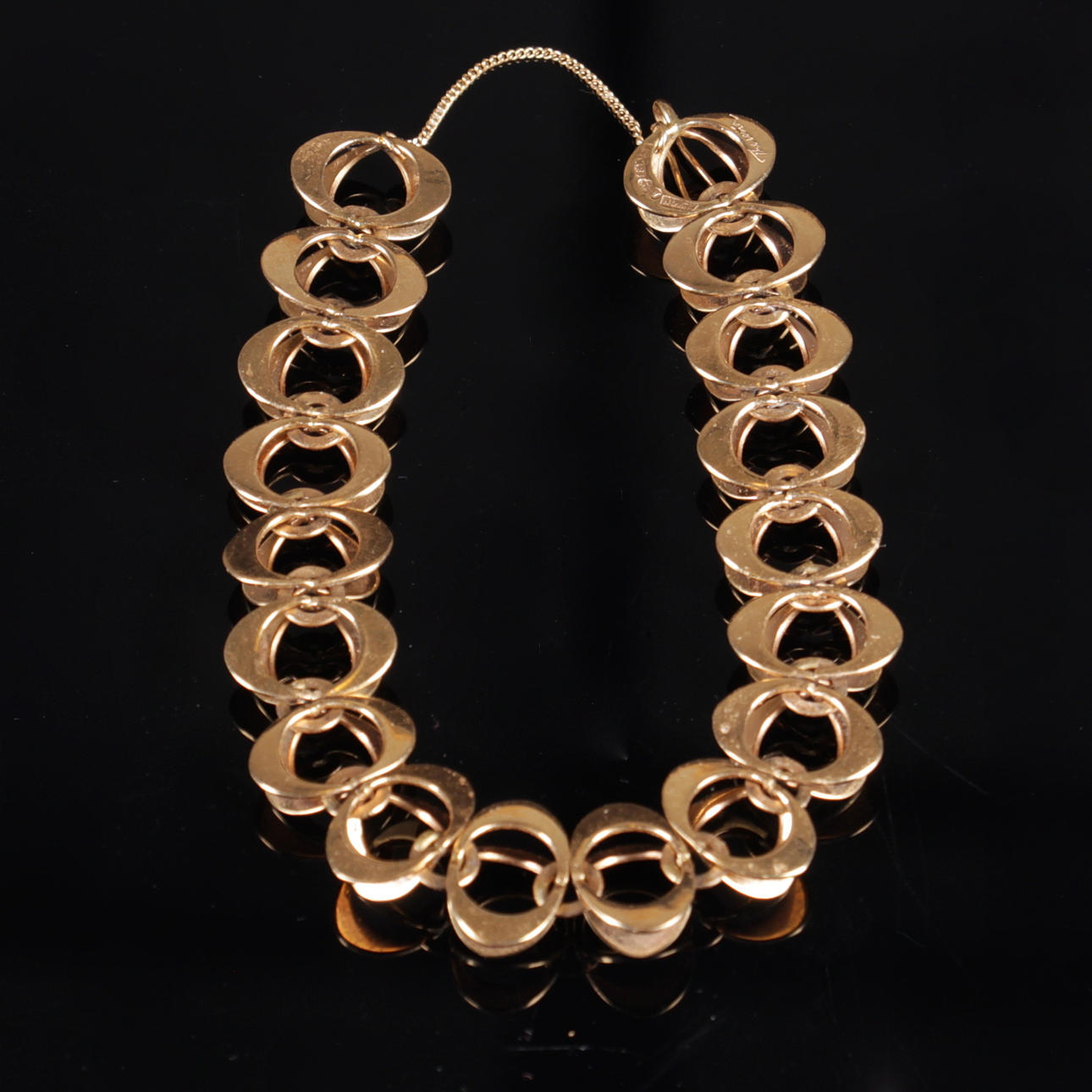 ARMBAND, 18k guld, Theresia Hvorslev, Alton, Falköping, 1969.