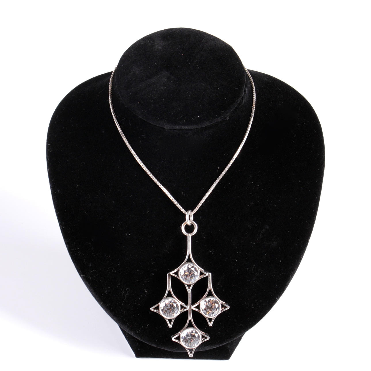 HÄNGE, med bergskristall, samt halskedja, silver, 1900-tal.